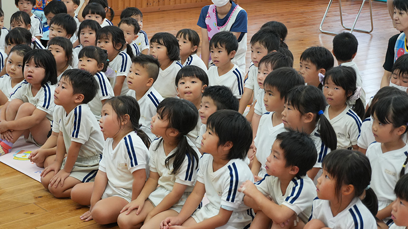 画像：読み聞かせの様子