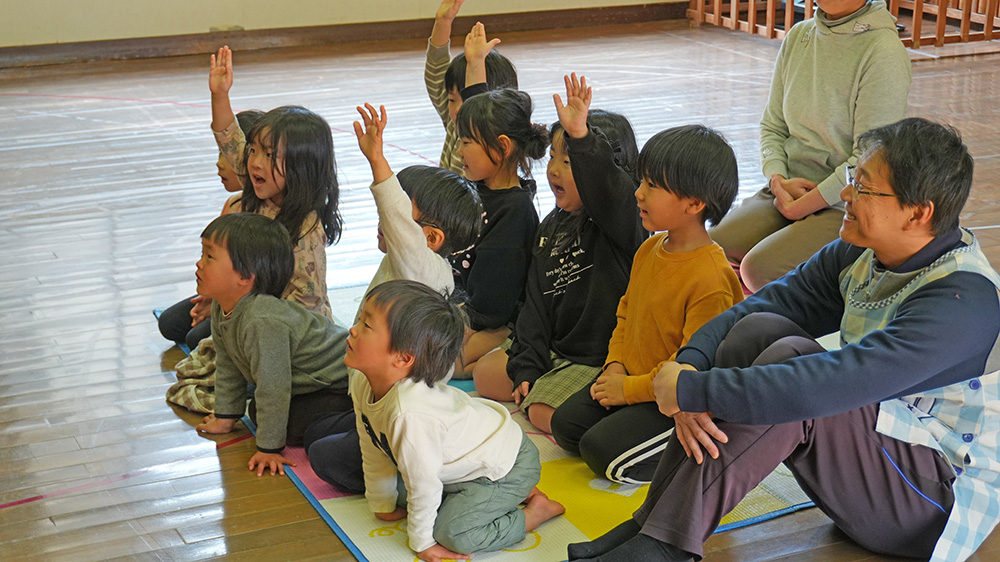 画像：読み聞かせの様子