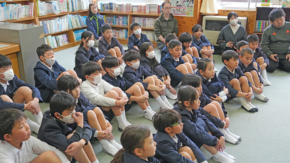 画像：読み聞かせの様子