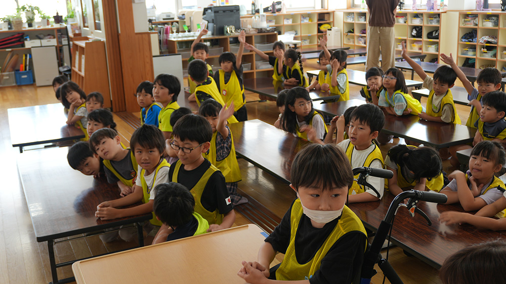 画像：読み聞かせの様子
