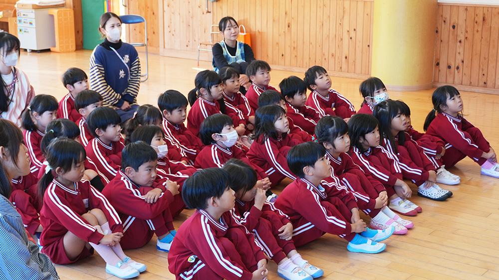 画像：読み聞かせの様子