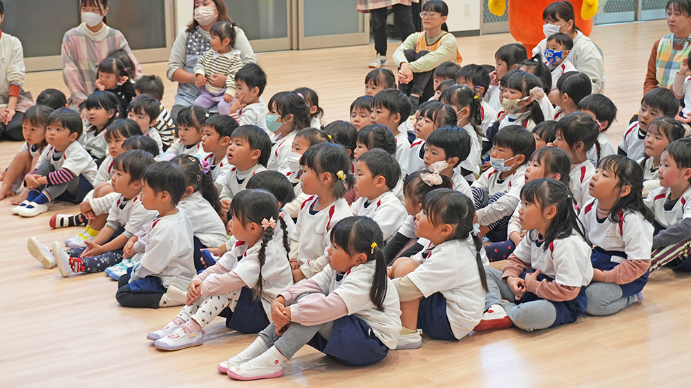 画像：読み聞かせの様子