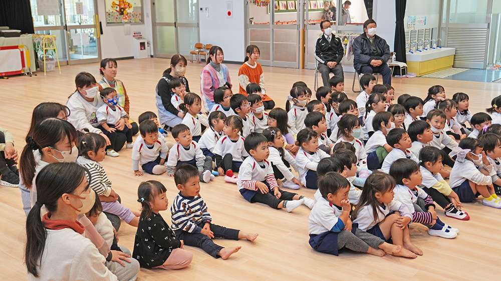 画像：読み聞かせの様子