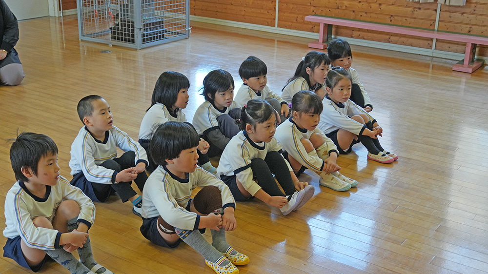 画像：読み聞かせの様子