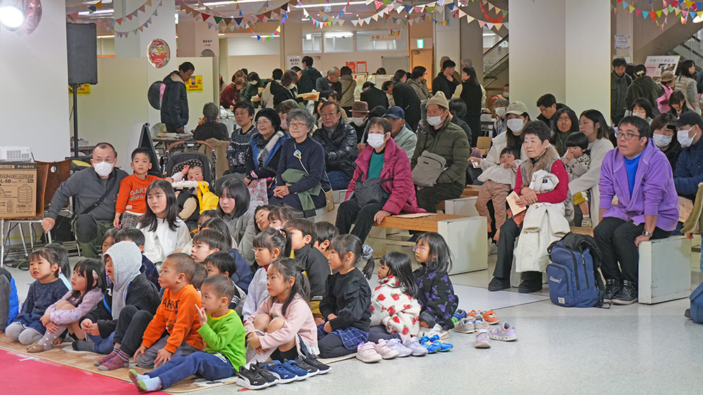 画像：読み聞かせの様子